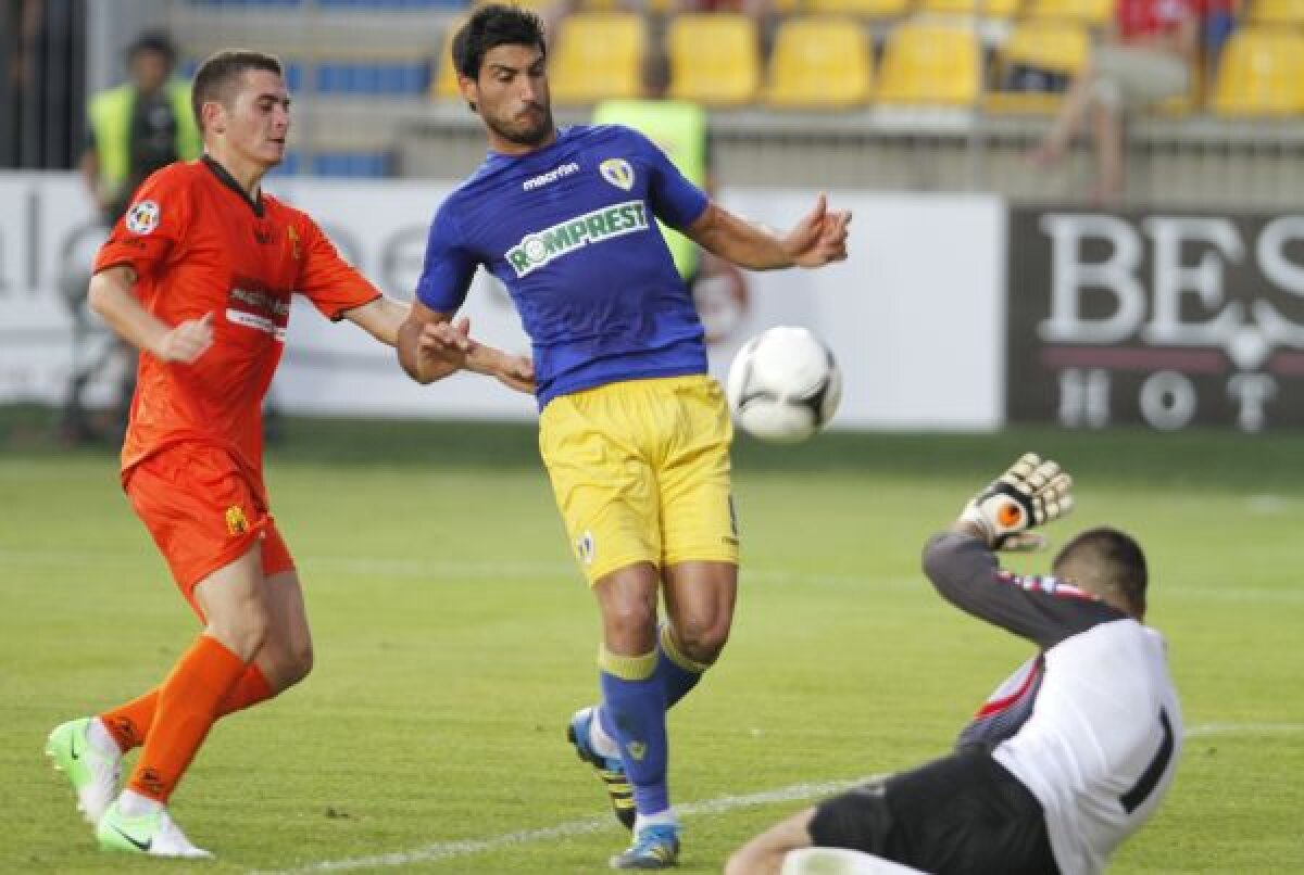 VIDEO + FOTO Hamza e Grozav! » Ploieştenii s-au distrat cu Ceahlăul, scorul de 5-0 aducîndu-i pe primul loc