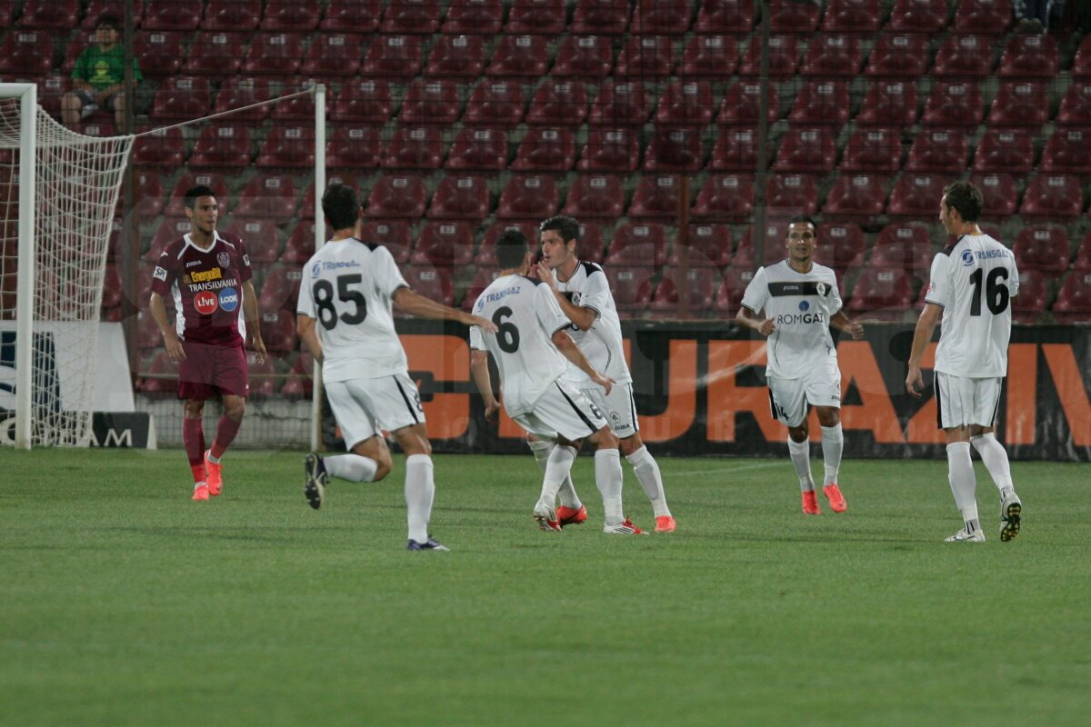 FOTO şi VIDEO CFR Cluj - Gaz Metan Mediaş 1-1 » Ando are probleme. Campionii fac primul pas greşit în noul sezon