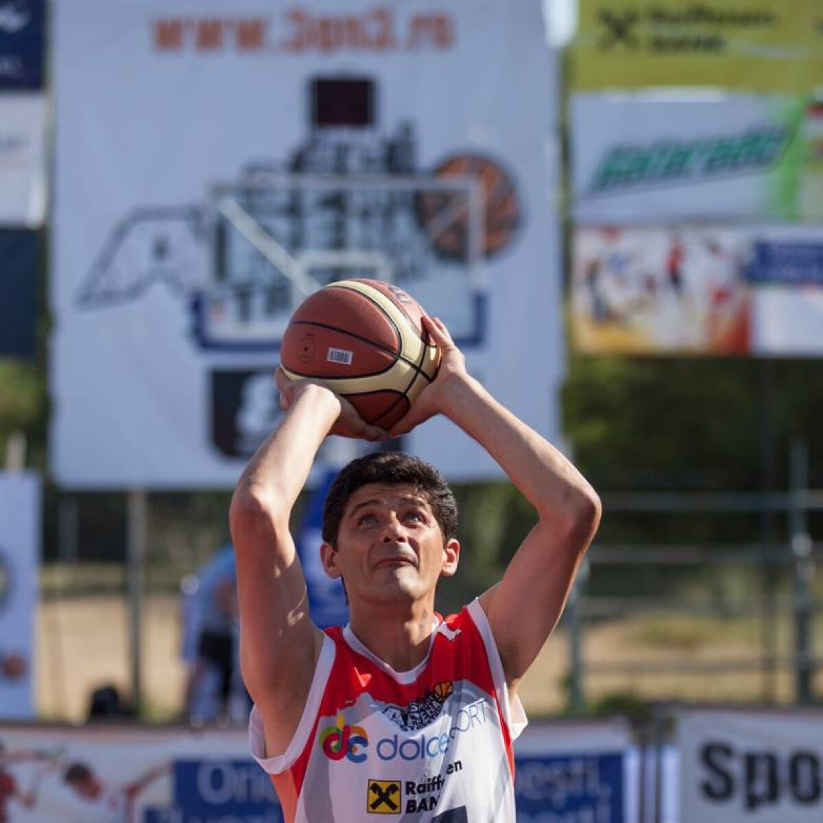 Miodrag Belodedici în duel cu Adrian Bumbescu la Sport Arena Streetball!