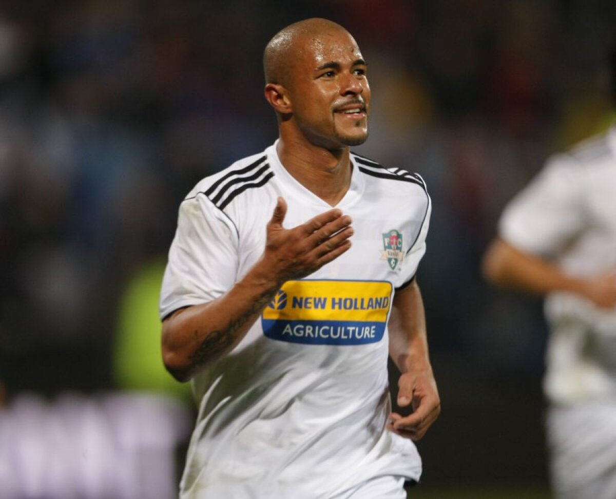 FOTO&VIDEO Wesley şi Teixeira au strălucit în primul derby al sezonului » Rapid - Vaslui 2-2