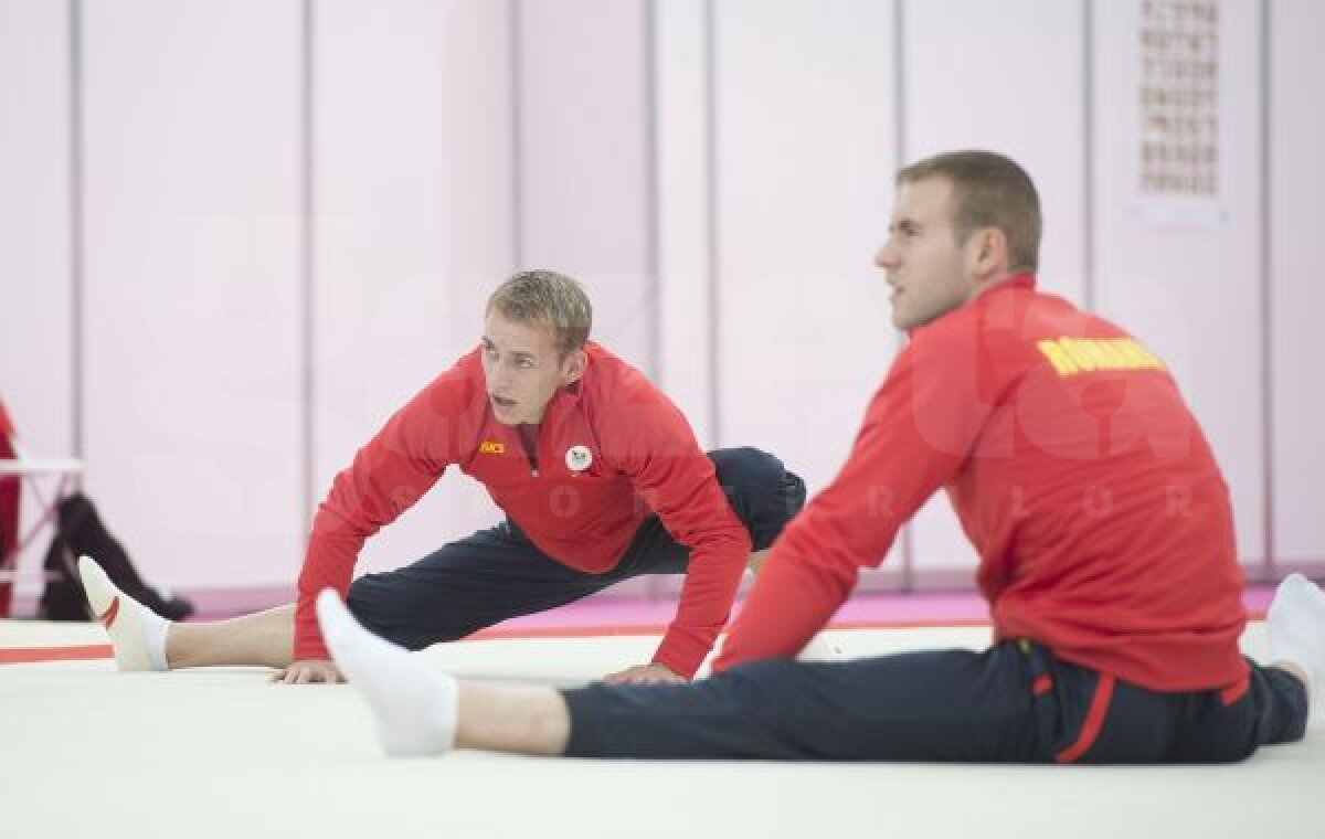 Salturi în roşu şi roz » Echipele de gimnastică ale României şi-au început antrenamentele londoneze