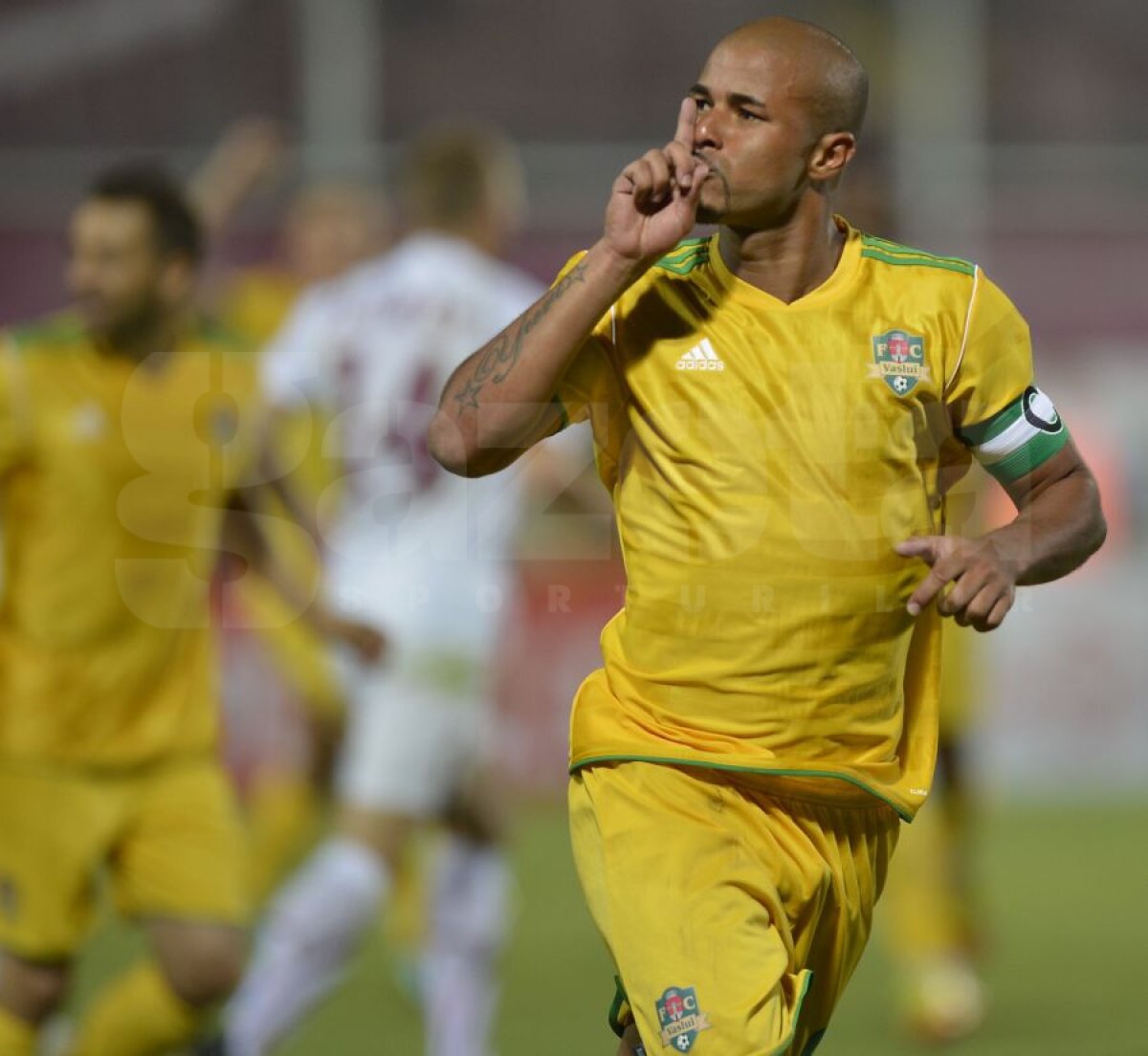 FOTO&VIDEO Wesley şi Teixeira au strălucit în primul derby al sezonului » Rapid - Vaslui 2-2