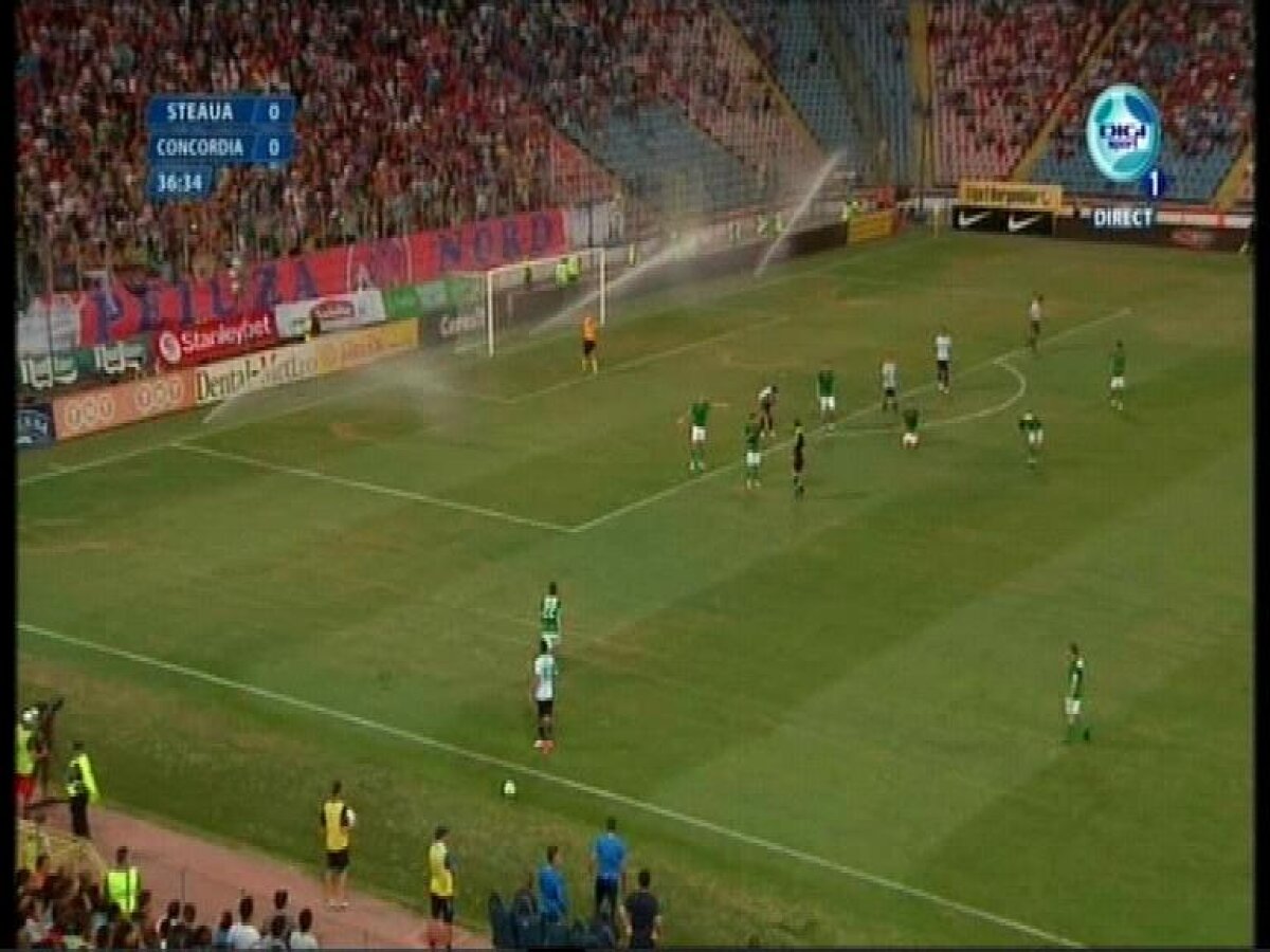 FOTO&VIDEO Cine e la butoane? Motivul inedit pentru care s-a oprit meciul Steaua - Chiajna