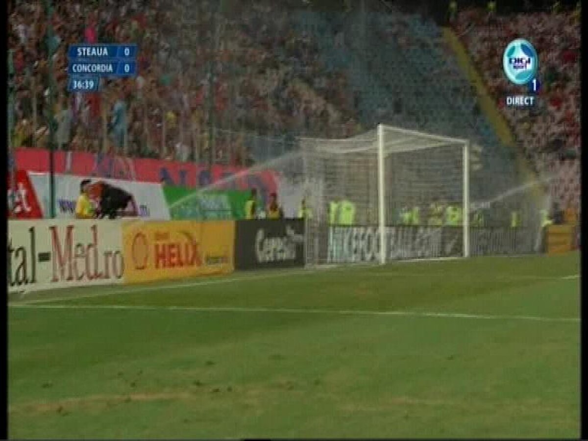 FOTO&VIDEO Cine e la butoane? Motivul inedit pentru care s-a oprit meciul Steaua - Chiajna