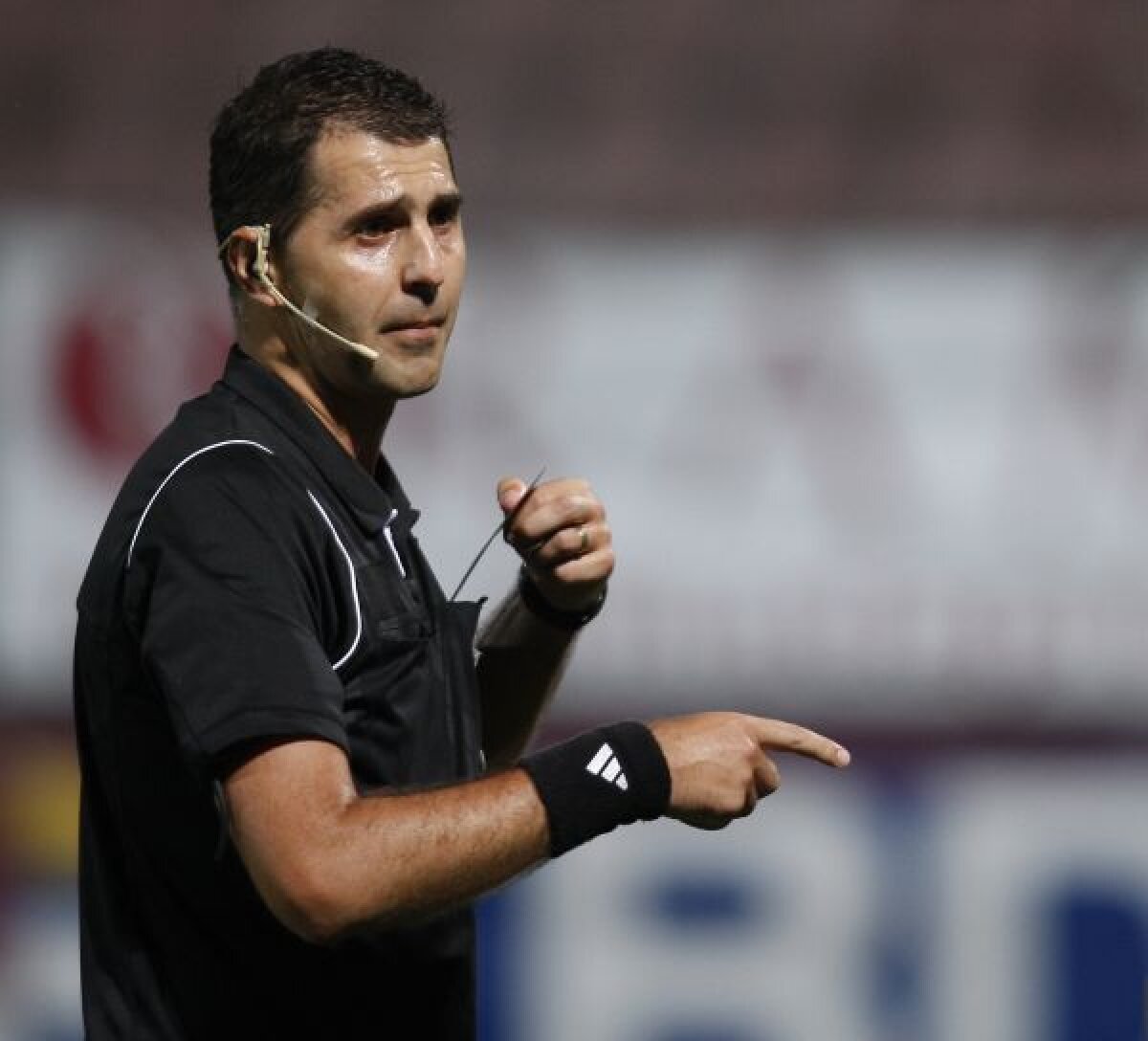 Robert Dumitru, un arbitru ameţit » De ce n-au fost eliminaţi Bourceanu şi Creţu? A fost ofsaid la golul Stelei?