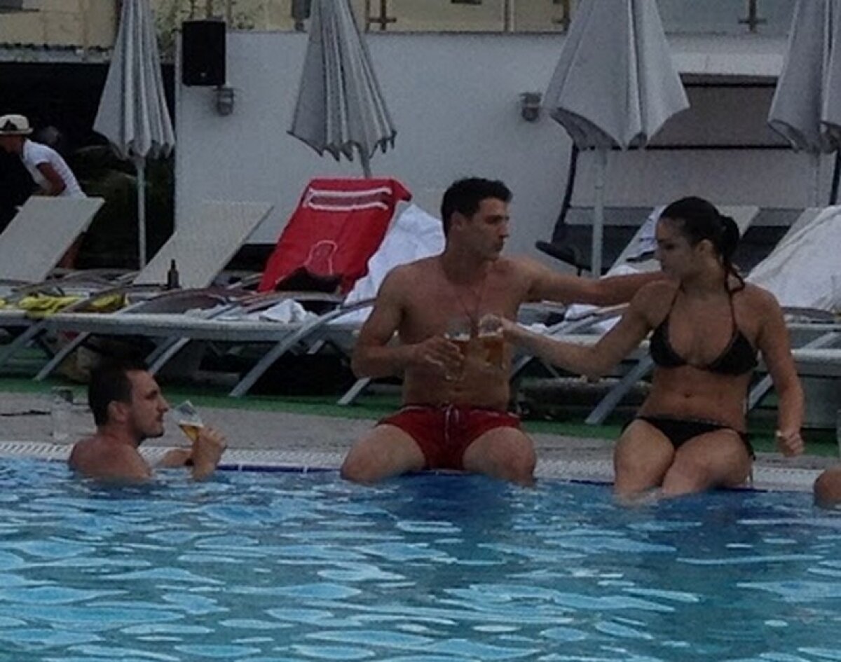 FOTO Ups! A comis-o din nou! » Fizioterapia după Matei: piscină, o brunetă focoasă şi o "blondă" rece
