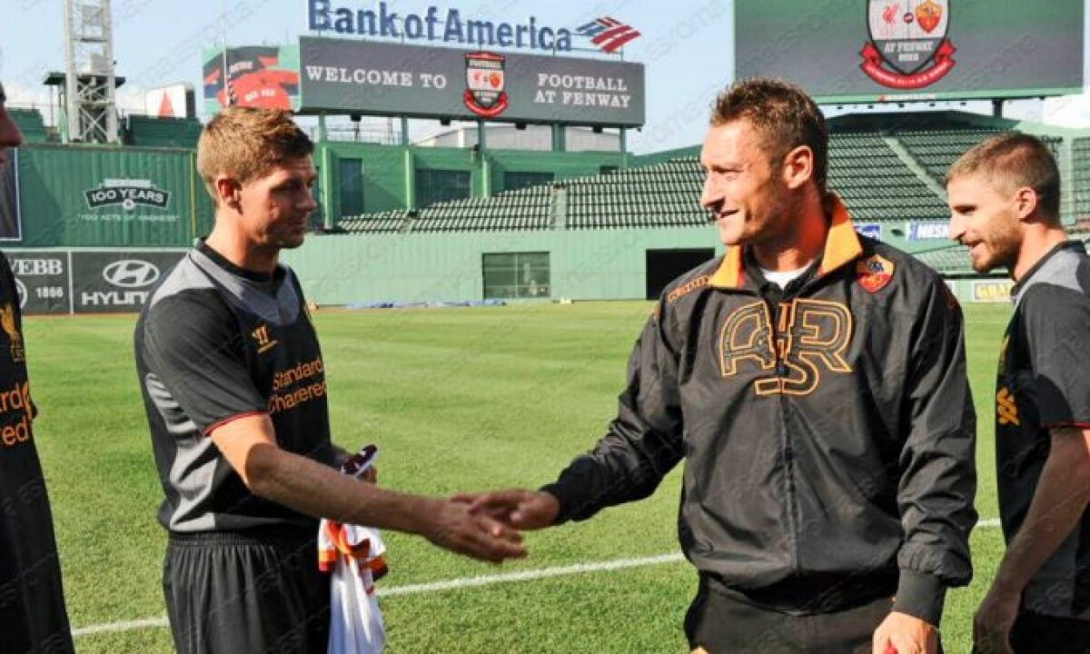 FOTO Liverpool şi AS Roma au făcut schimb Gerrard-Totti :)
