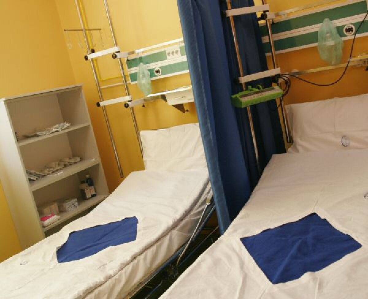 Au închiriat un salon de spital! » Catalanii se tem că starul argentinian Messi s-ar putea accidenta pe Naţional Arena