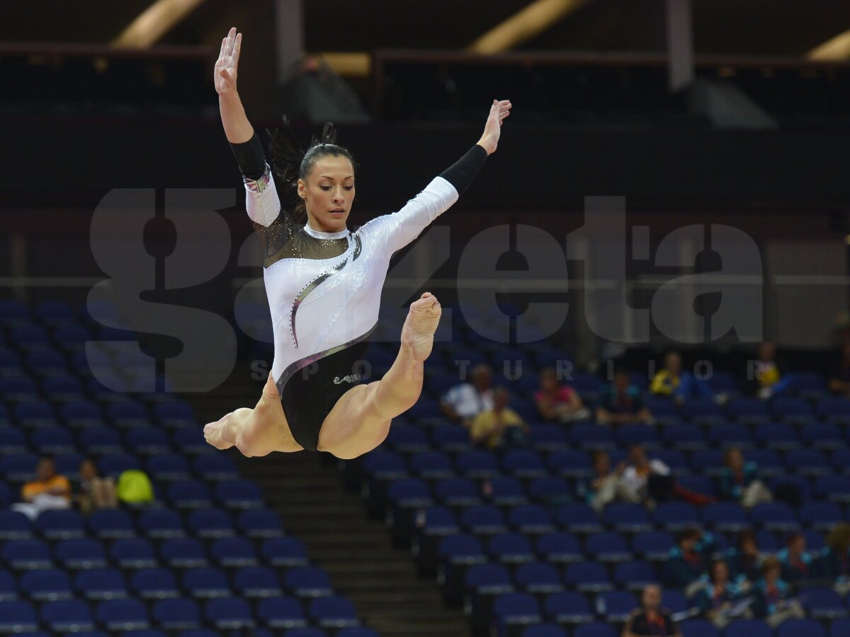 GALERIE FOTO » Larisa Iordache, cu piciorul bandajat la antrenamentul pe podium