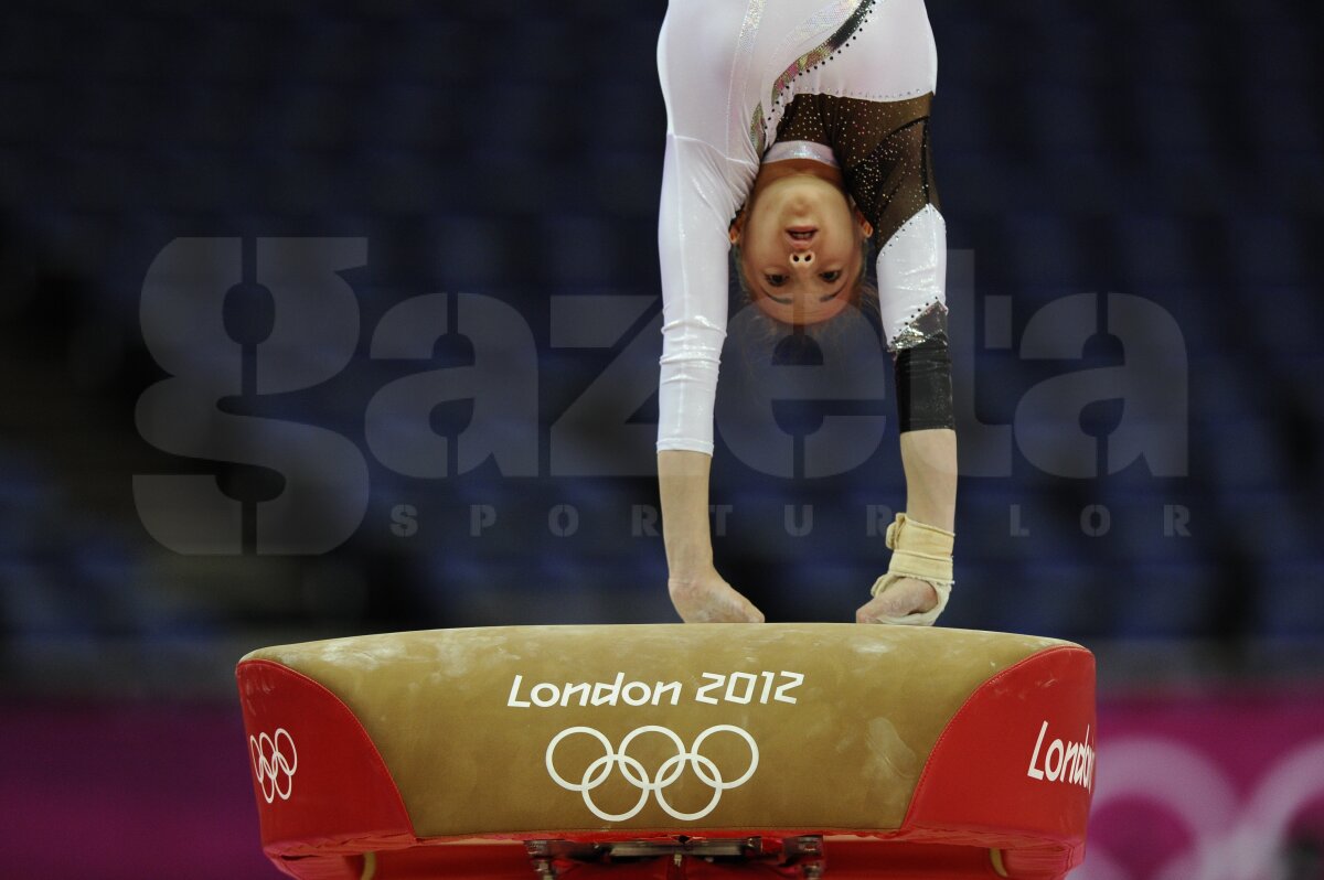 GALERIE FOTO » Larisa Iordache, cu piciorul bandajat la antrenamentul pe podium