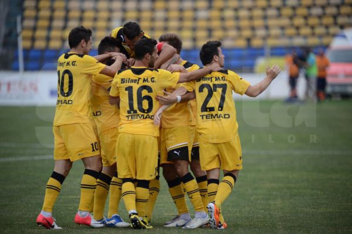 FOTO ŞI VIDEO FC Braşov - CS Severin 2-1 » Prima victorie pentru "stegari". Severinenii rămîn cu 0 puncte