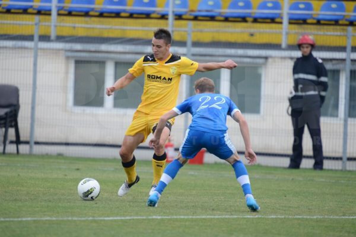 FOTO ŞI VIDEO FC Braşov - CS Severin 2-1 » Prima victorie pentru "stegari". Severinenii rămîn cu 0 puncte