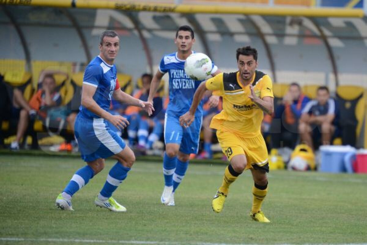 FOTO ŞI VIDEO FC Braşov - CS Severin 2-1 » Prima victorie pentru "stegari". Severinenii rămîn cu 0 puncte