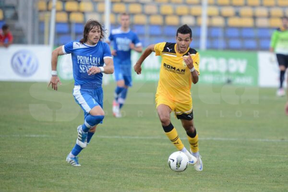 FOTO ŞI VIDEO FC Braşov - CS Severin 2-1 » Prima victorie pentru "stegari". Severinenii rămîn cu 0 puncte