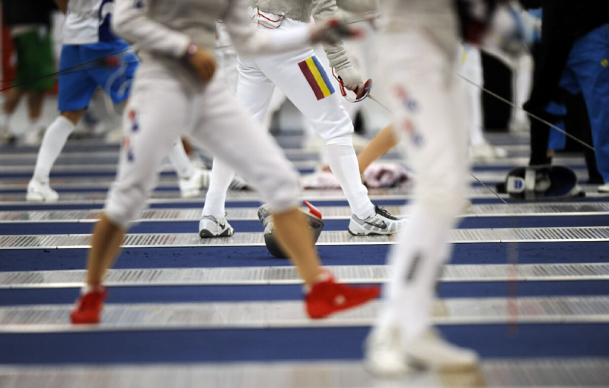 FOTO O oră de nebunie » Toţi cei opt scrimeri români prezenţi la Londra au împărţit o planşă în cel mai condensat antrenament posibil