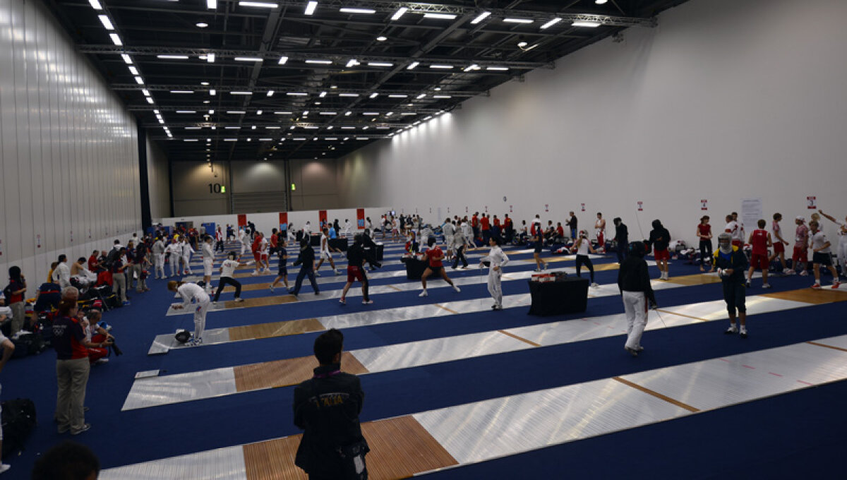 FOTO O oră de nebunie » Toţi cei opt scrimeri români prezenţi la Londra au împărţit o planşă în cel mai condensat antrenament posibil