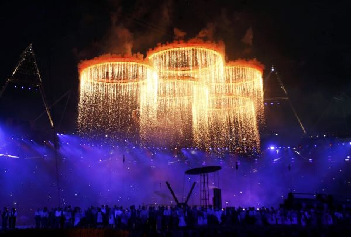 FOTO Ceremonie de vis la miezul nopţii » Start spre medalii cu poveşti, dansuri şi muzică bună