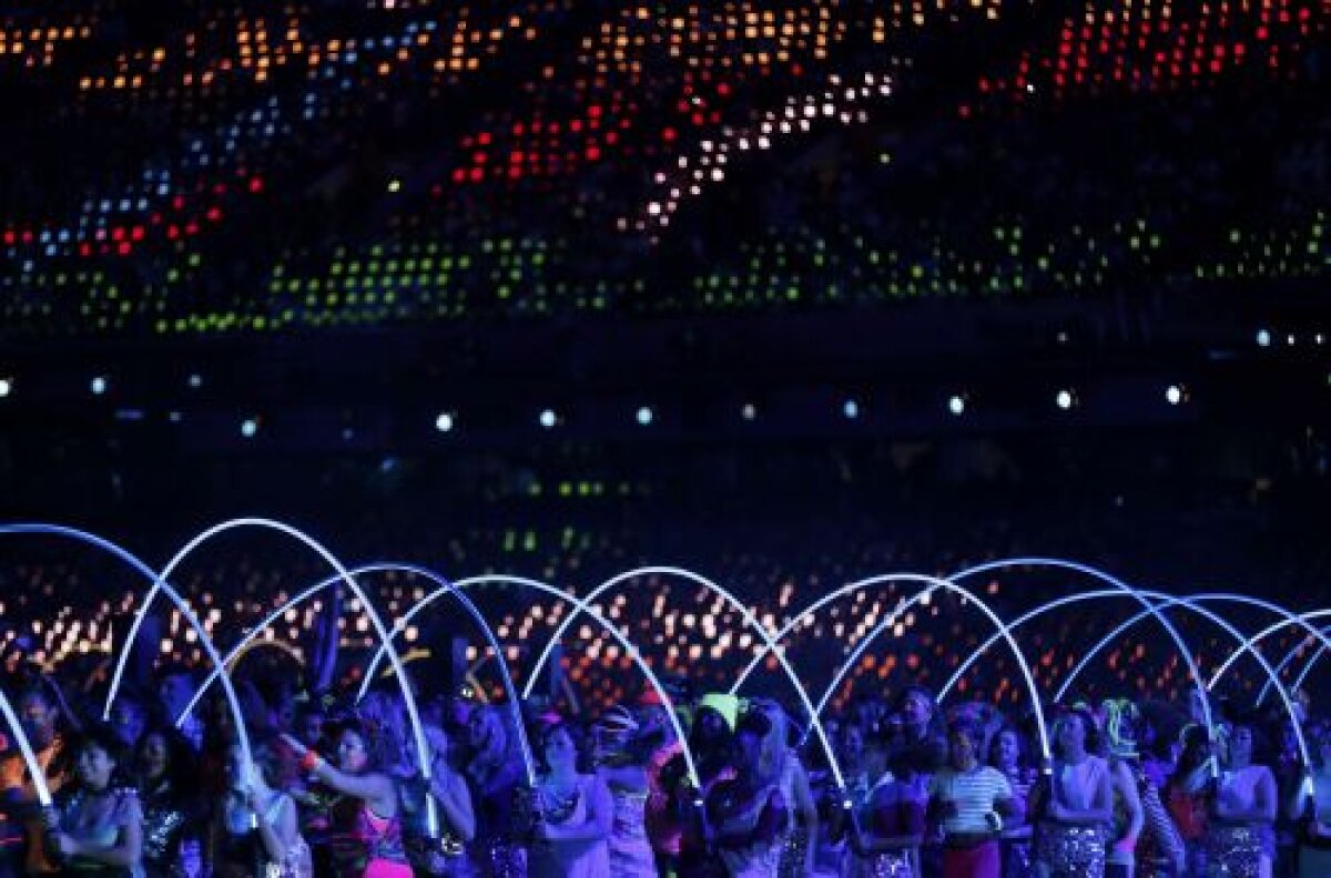 FOTO Ceremonie de vis la miezul nopţii » Start spre medalii cu poveşti, dansuri şi muzică bună