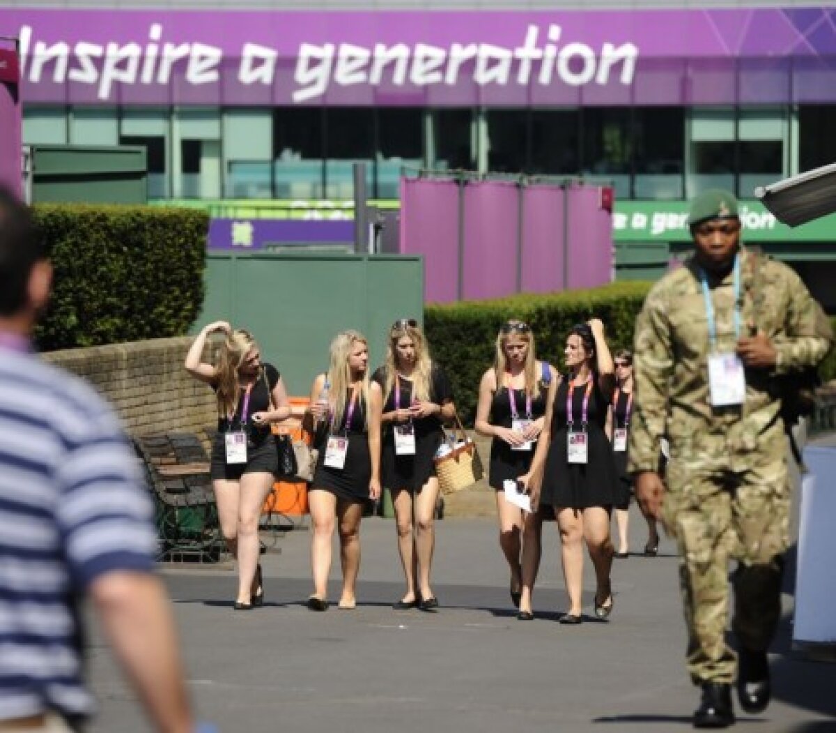 Fotografia zilei » Ei sînt pistolarii Olimpiadei de atletism. The cowboys pentru Londra 2012