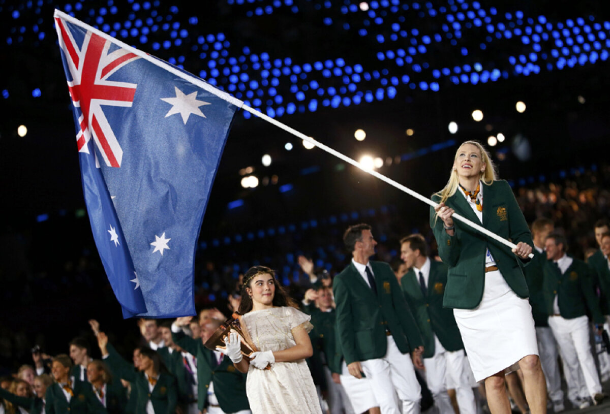 GALERIE FOTO Un farmec aparte » Cele mai frumoase portdrapele de la Londra