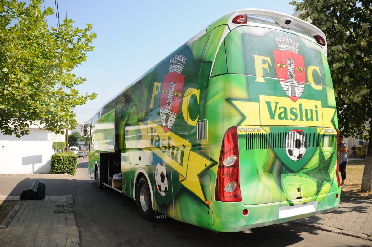FOTO Rivalizează cu Real Madrid şi FC Barcelona » Vasluiul are un nou autocar