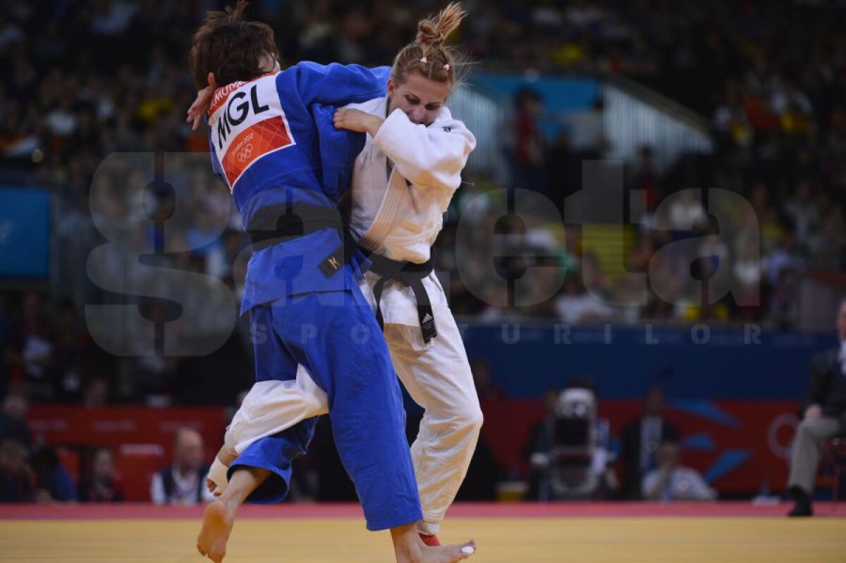 FOTO Argint în prima zi la Olimpiadă » Alina Dumitru aduce prima medalie pentru România la Londra! Felicitări, Alina!