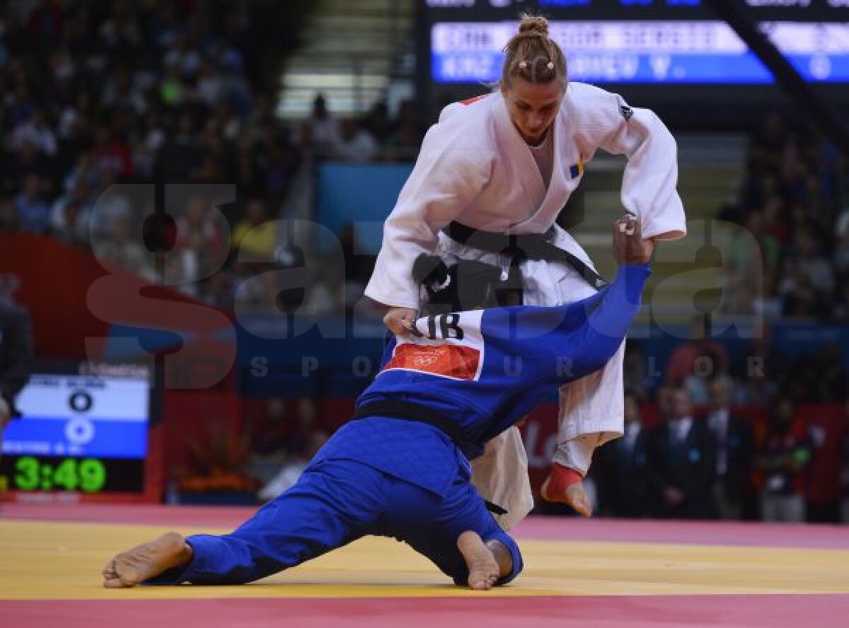 FOTO Argint în prima zi la Olimpiadă » Alina Dumitru aduce prima medalie pentru România la Londra! Felicitări, Alina!