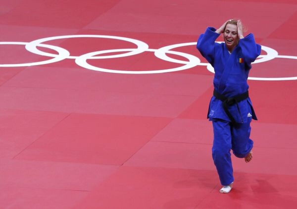 FOTO Argint în prima zi la Olimpiadă » Alina Dumitru aduce prima medalie pentru România la Londra! Felicitări, Alina!