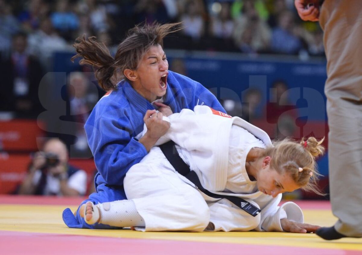 FOTO Argint în prima zi la Olimpiadă » Alina Dumitru aduce prima medalie pentru România la Londra! Felicitări, Alina!