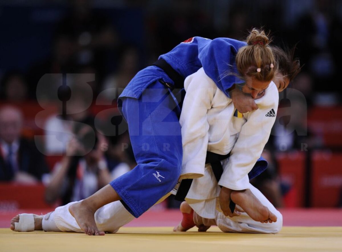 FOTO Argint în prima zi la Olimpiadă » Alina Dumitru aduce prima medalie pentru România la Londra! Felicitări, Alina!