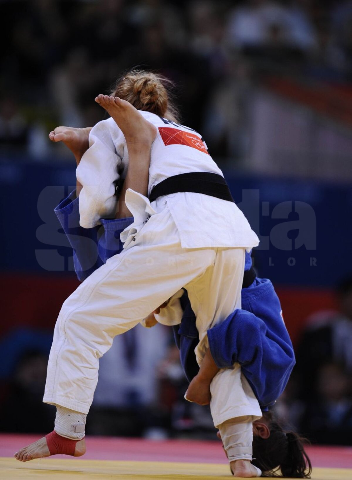 FOTO Argint în prima zi la Olimpiadă » Alina Dumitru aduce prima medalie pentru România la Londra! Felicitări, Alina!