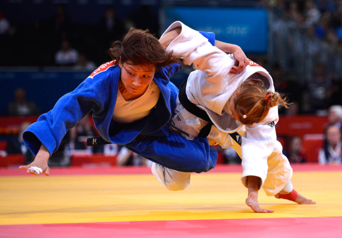 FOTO E medalie, e Alina! » Alina Dumitru a adus prima medalie a României la Londra: argint la judo, categoria 48 kg