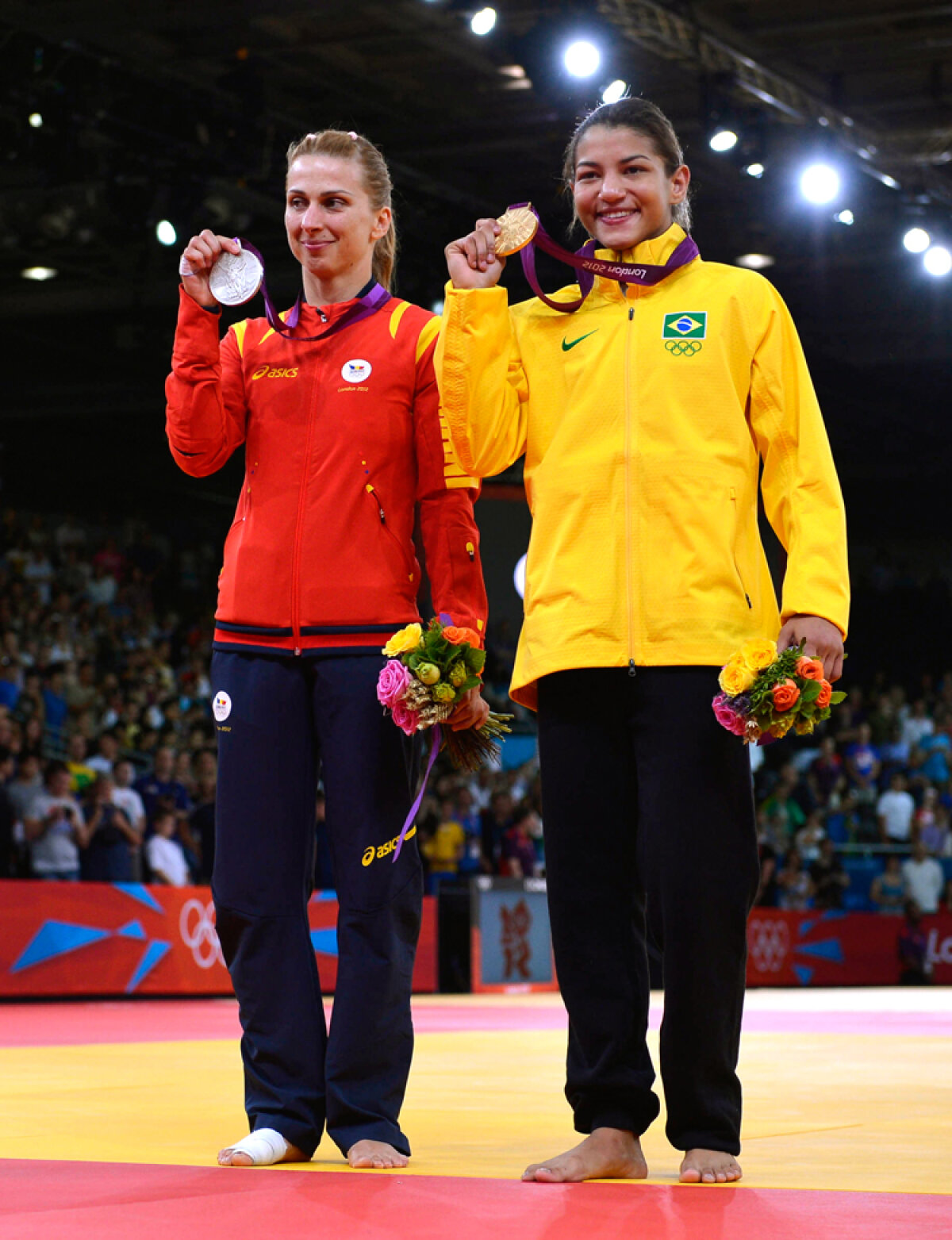 FOTO E medalie, e Alina! » Alina Dumitru a adus prima medalie a României la Londra: argint la judo, categoria 48 kg