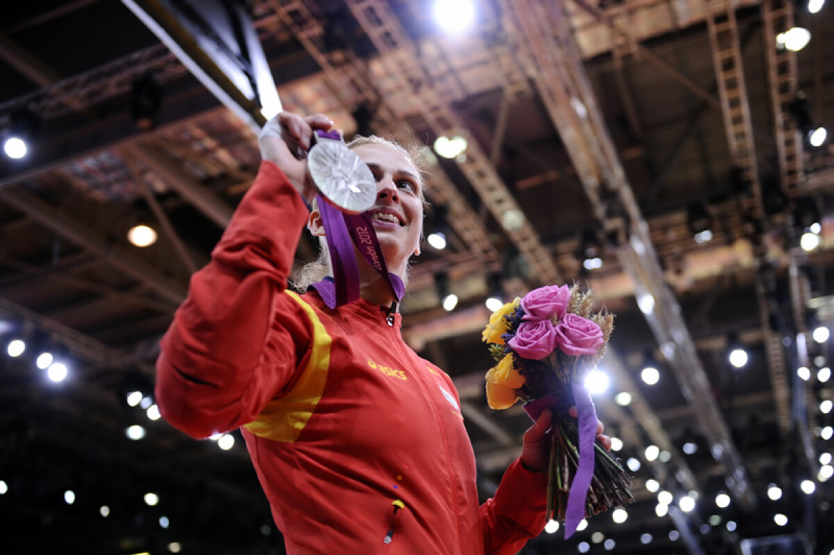 FOTO E medalie, e Alina! » Alina Dumitru a adus prima medalie a României la Londra: argint la judo, categoria 48 kg