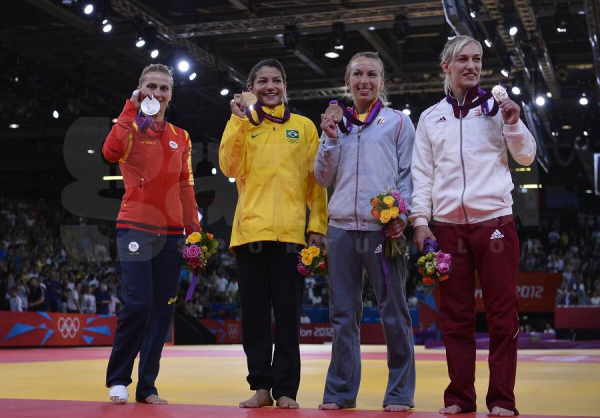 FOTO Argint în prima zi la Olimpiadă » Alina Dumitru aduce prima medalie pentru România la Londra! Felicitări, Alina!