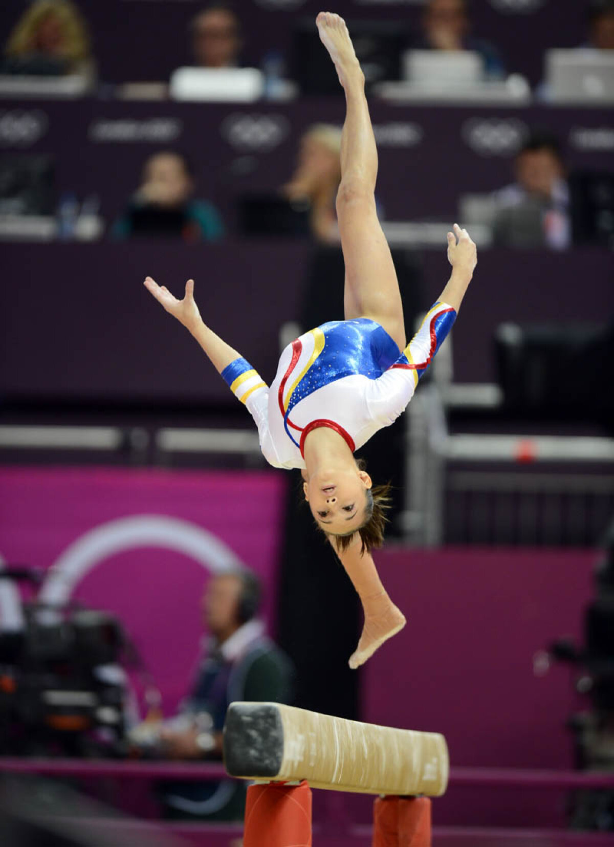 FOTO Sculptură în bronz » Pentru a doua ediţie a JO la rînd, echipa României ocupă locul al treilea pe echipe