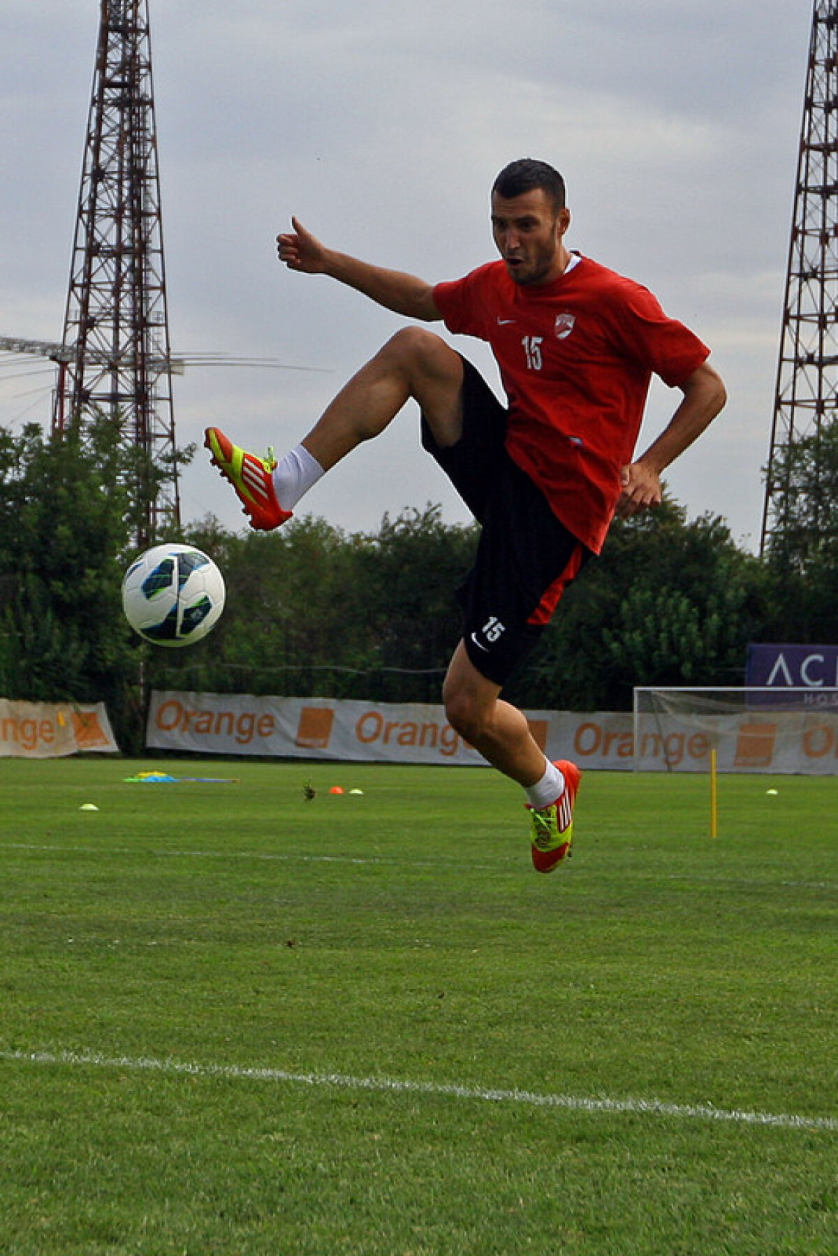 GALERIE FOTO » Alvarez, la primul antrenament cu Dinamo! Vezi imagini de la şedinţa de pregătire