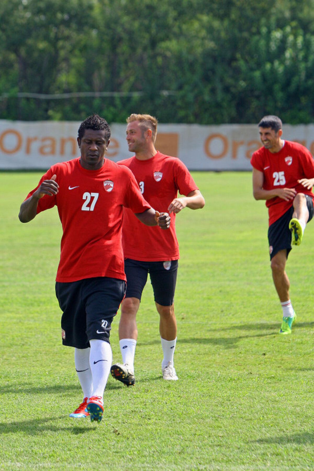 GALERIE FOTO » Alvarez, la primul antrenament cu Dinamo! Vezi imagini de la şedinţa de pregătire