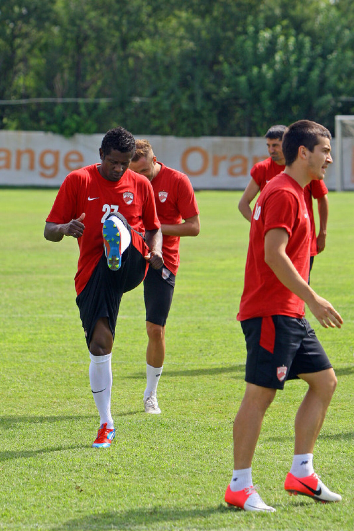 GALERIE FOTO » Alvarez, la primul antrenament cu Dinamo! Vezi imagini de la şedinţa de pregătire