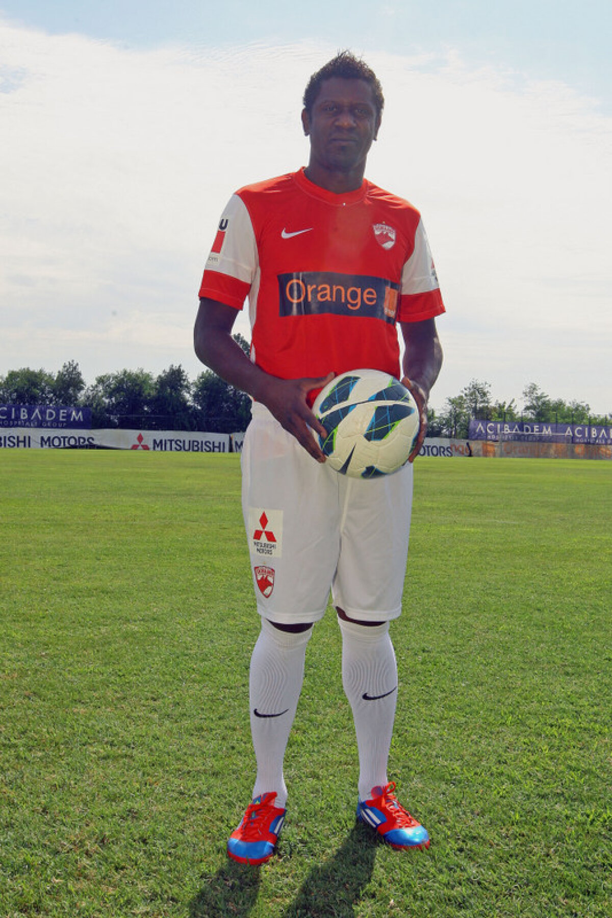 GALERIE FOTO » Alvarez, la primul antrenament cu Dinamo! Vezi imagini de la şedinţa de pregătire