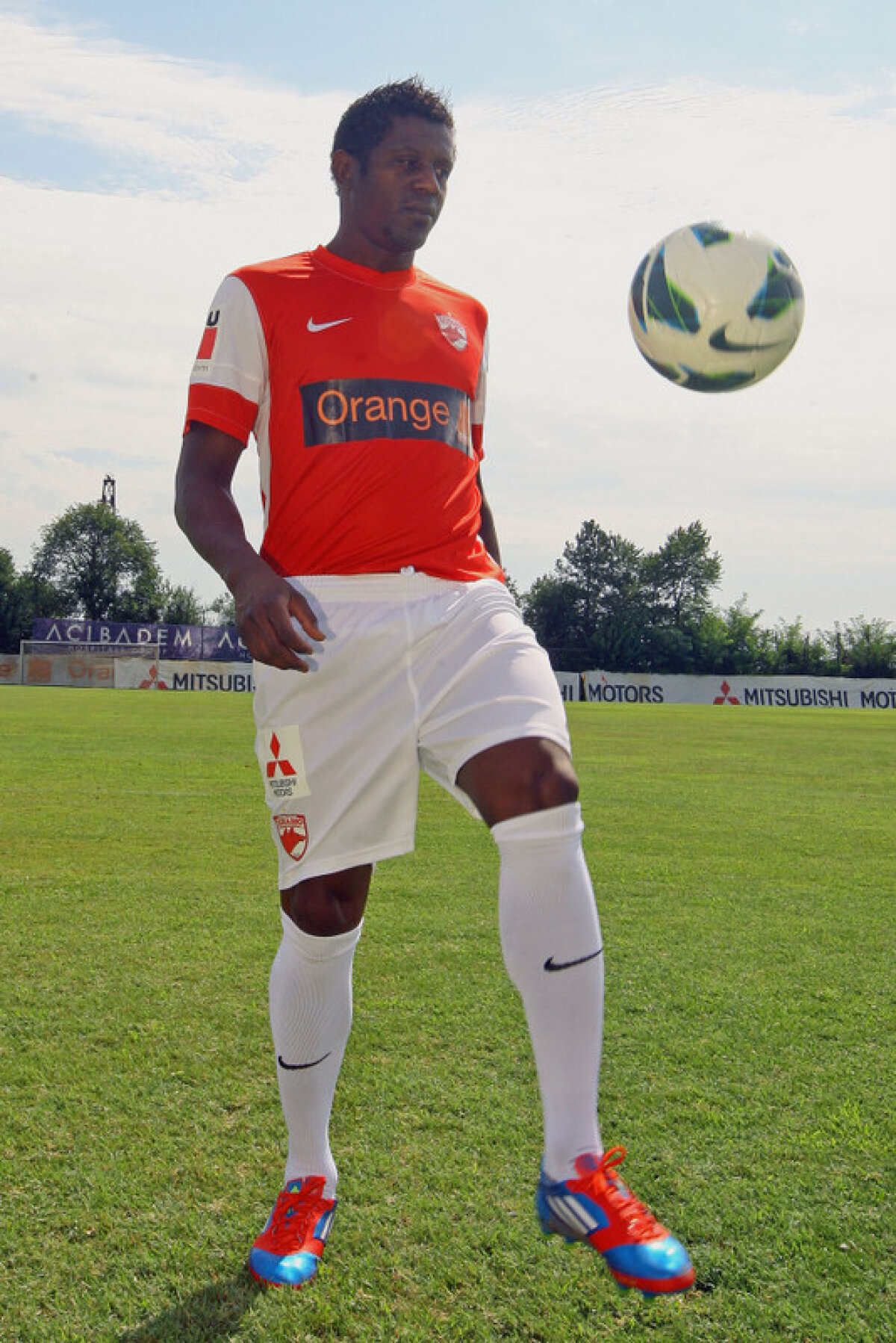 GALERIE FOTO » Alvarez, la primul antrenament cu Dinamo! Vezi imagini de la şedinţa de pregătire