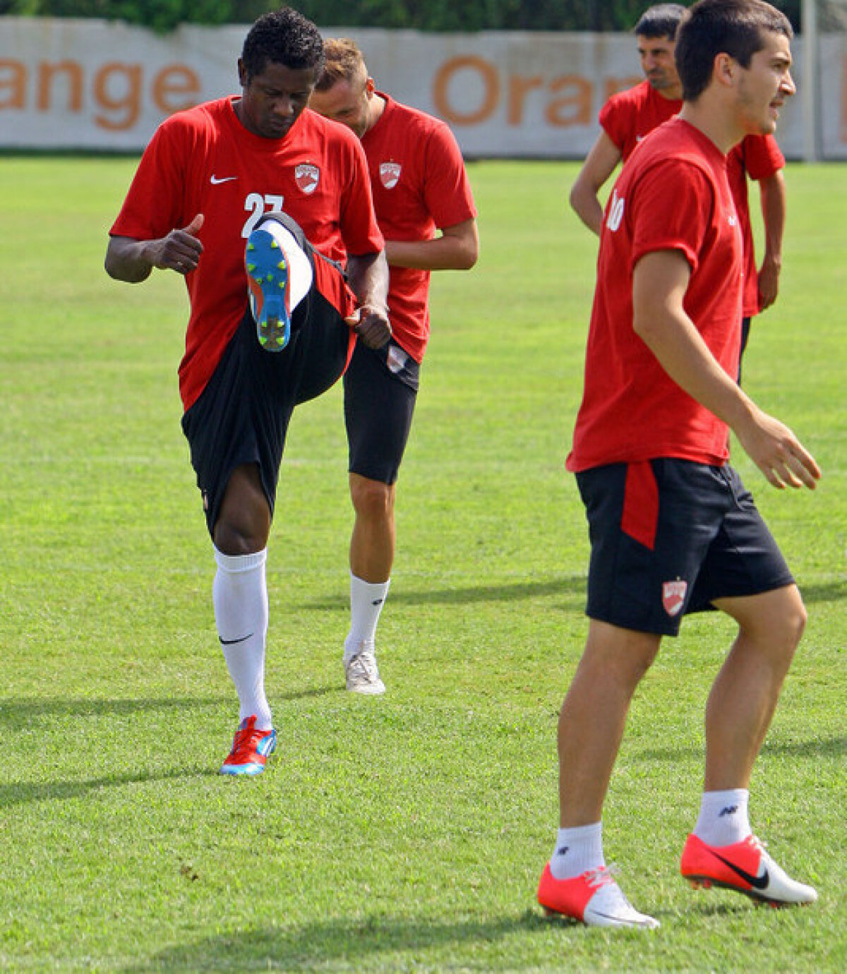 GALERIE FOTO » Alvarez, la primul antrenament cu Dinamo! Vezi imagini de la şedinţa de pregătire