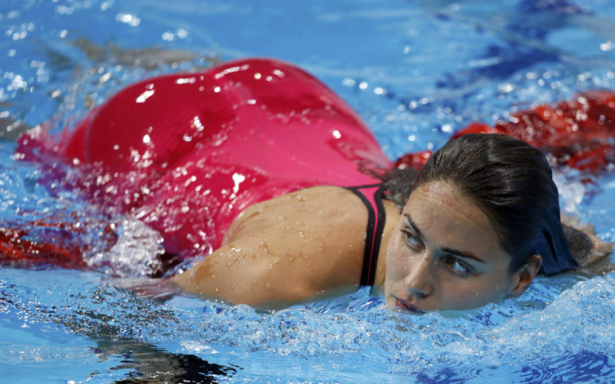 GALERIE FOTO Sirena olimpică » O mare frumuseţe, unguroaica Jakabos atrage toate privirile la înot