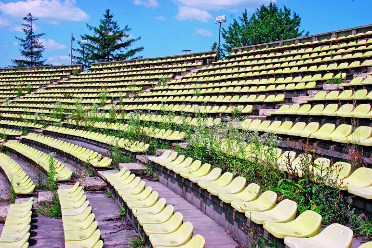 Dezastru în "Templul lui Dobrin" » Reportaj la stadionul din Trivale, ajuns o RUINĂ