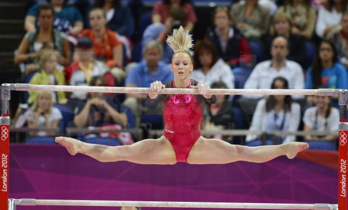 FOTO Sandra Izbaşa a încheiat finala la individual compus pe 5, Larisa Iordache pe 9