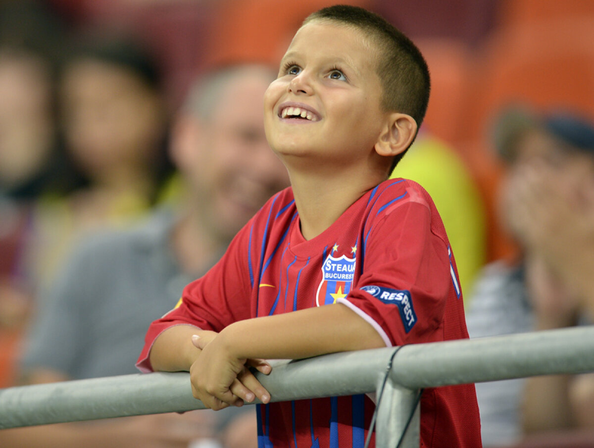 FOTO Prezenţi la apel » Steaua a fost susţinută în meciul cu Trnava de peste 20.000 de suporteri