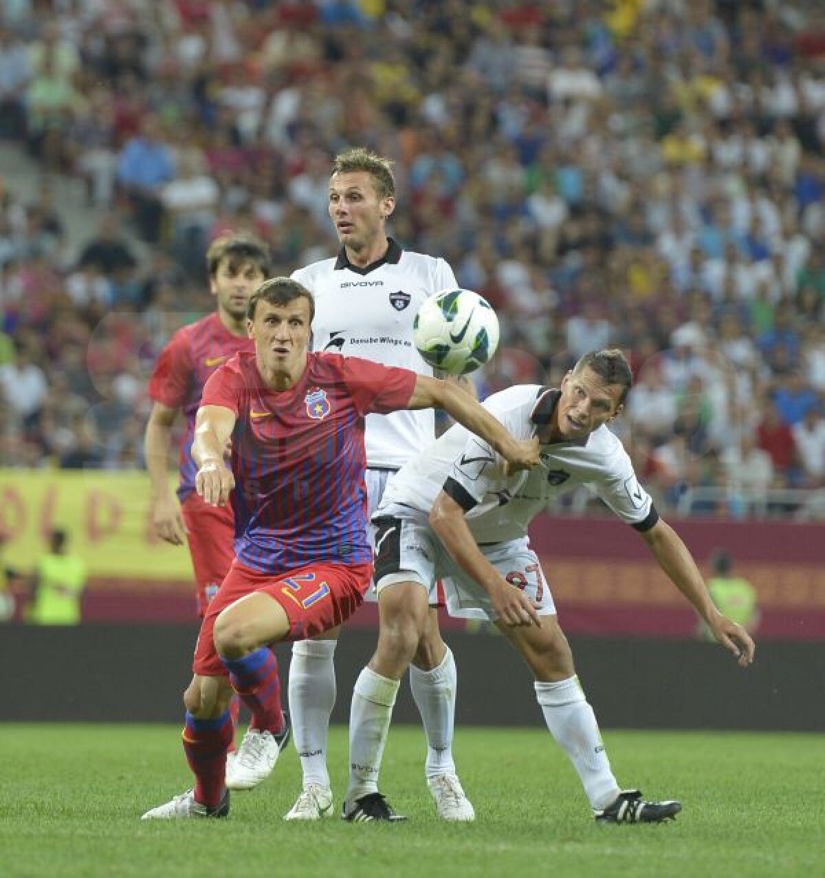 FOTO + VIDEO » Zi ruşinoasă în Europa » Steaua pierde cu 0-1 prima manşă cu Spartak Trnava