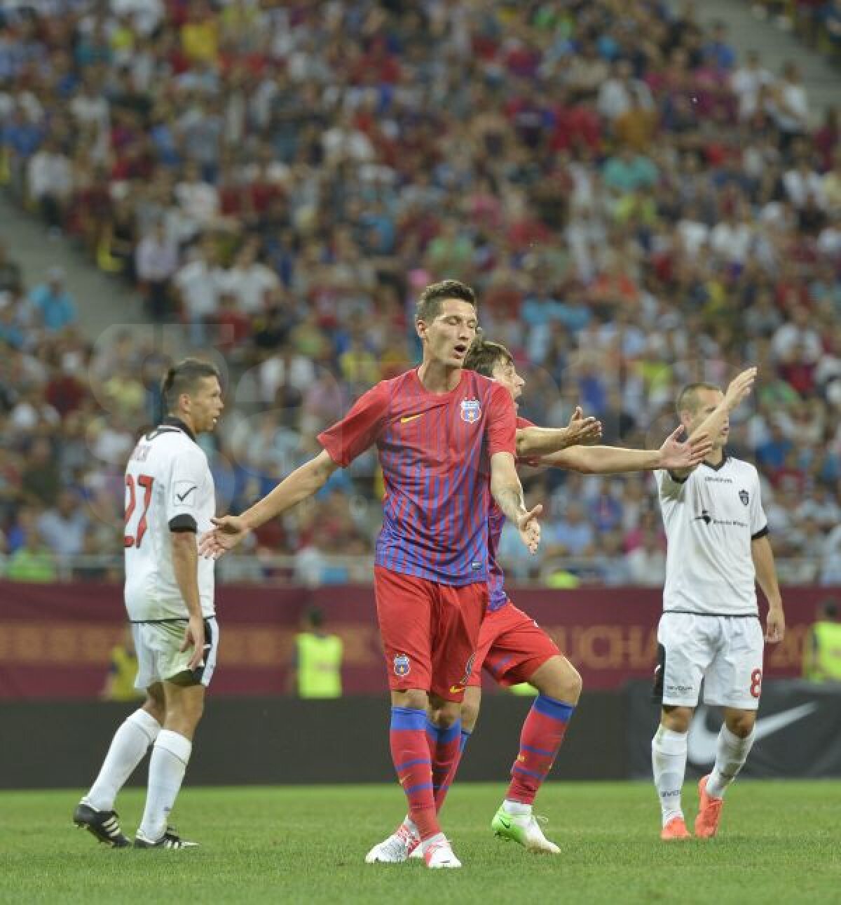 FOTO + VIDEO » Zi ruşinoasă în Europa » Steaua pierde cu 0-1 prima manşă cu Spartak Trnava