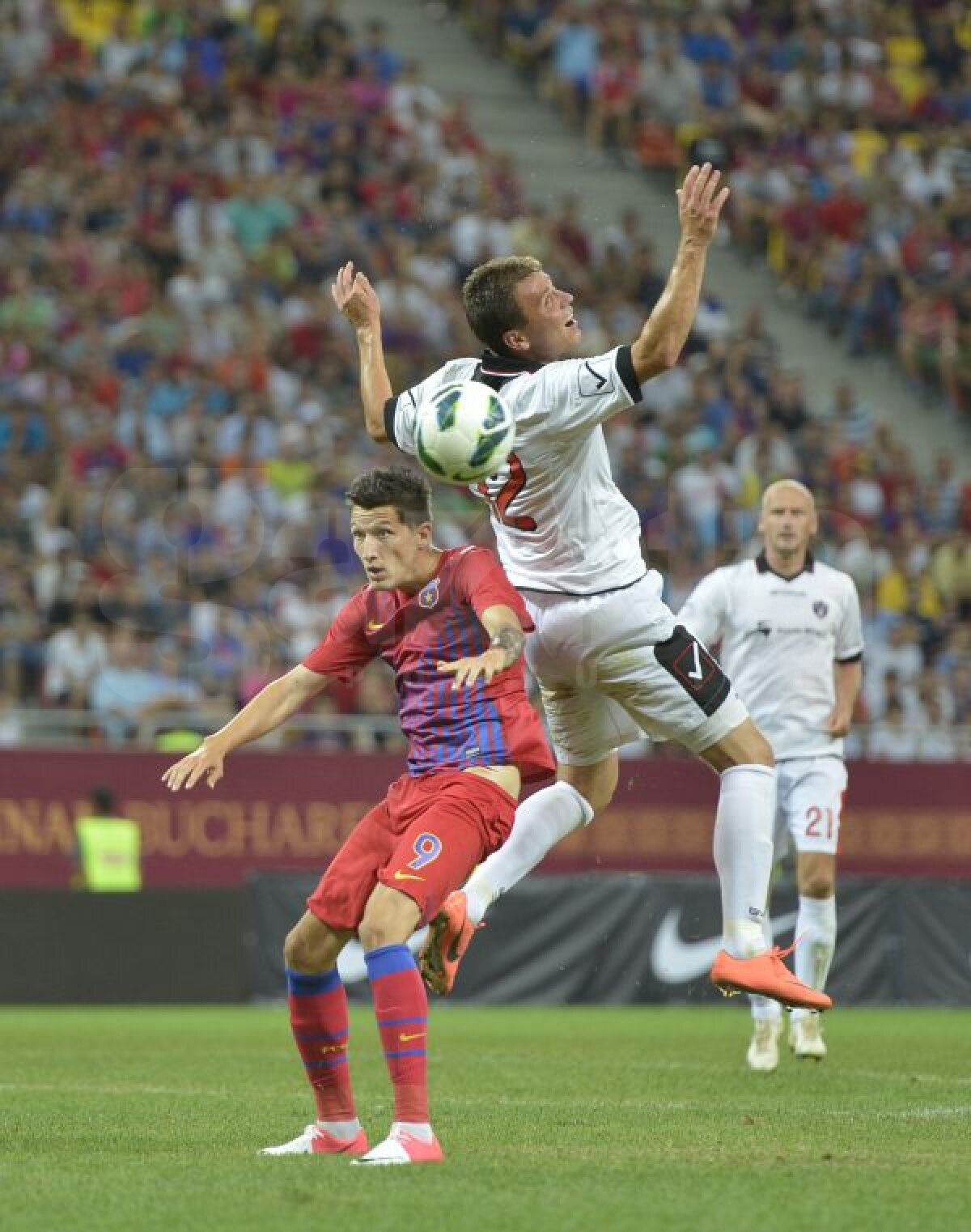 FOTO + VIDEO » Zi ruşinoasă în Europa » Steaua pierde cu 0-1 prima manşă cu Spartak Trnava