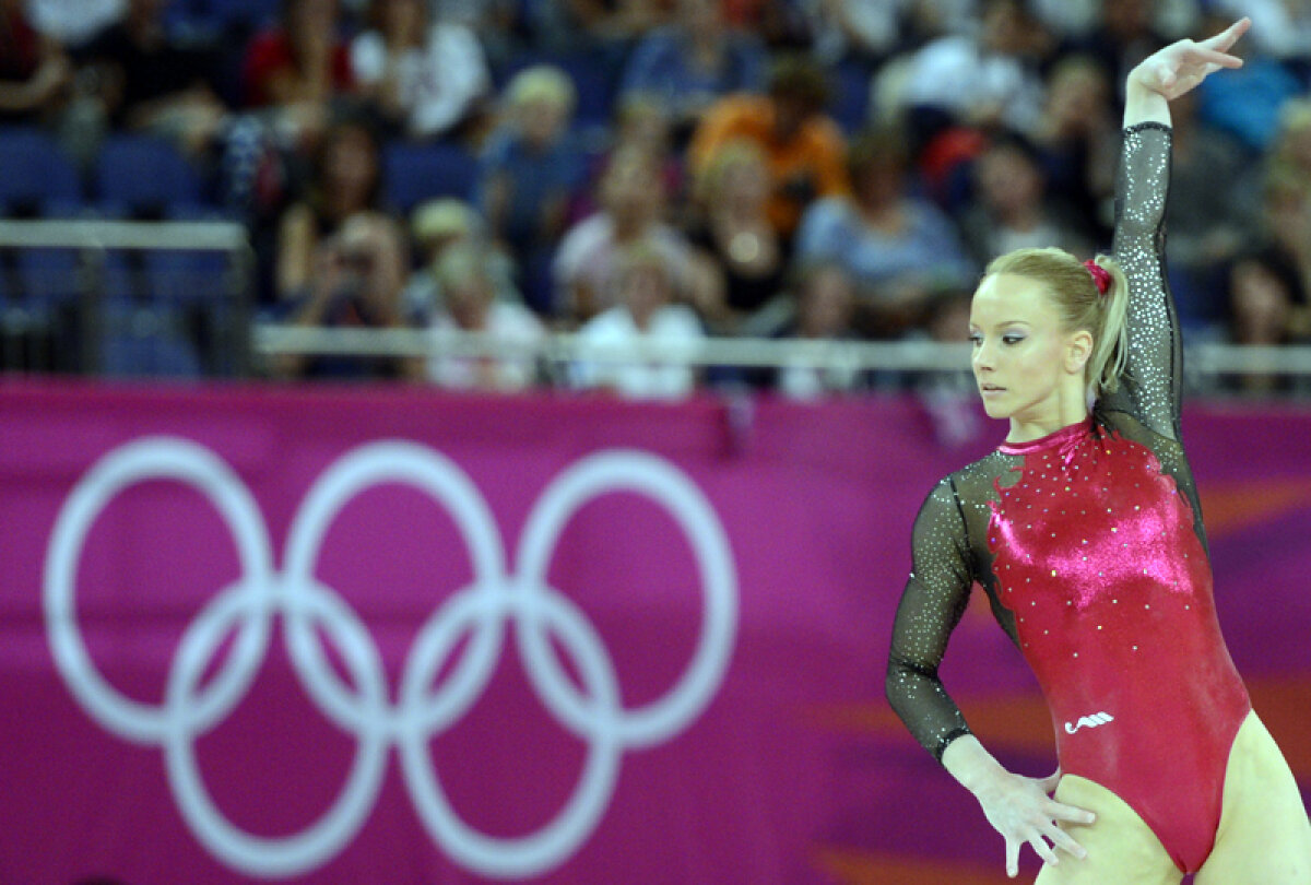 FOTO Îngheţaţi în timp » Sandra Izbaşa a terminat concursul individual compus pe locul al cincilea